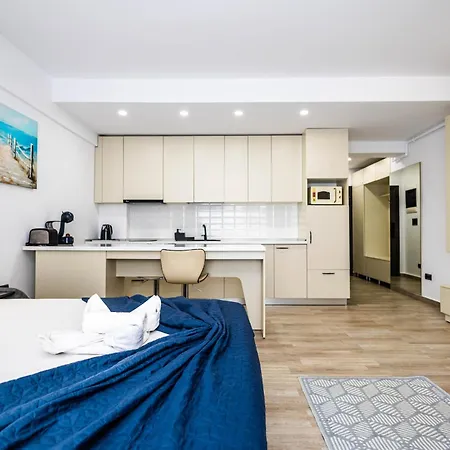 Del Mar Beige Apartment