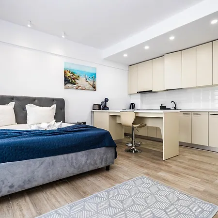 Del Mar Beige Apartment